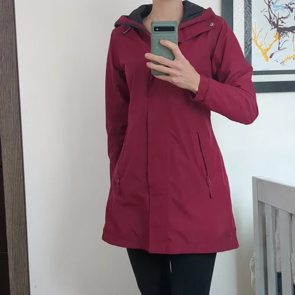 Helly Hansen Raspberry coloured raincoat - Picture 1 of 12